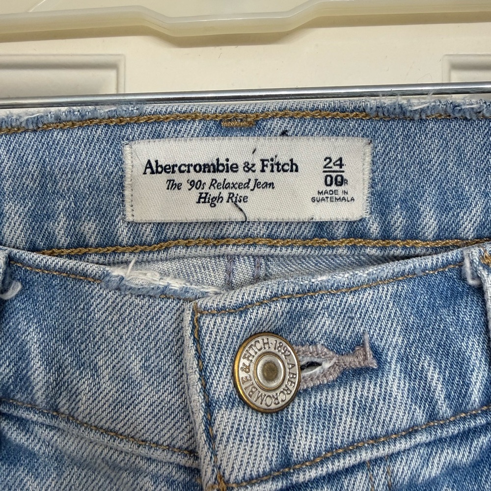 Abercrombie & Fitch High Rise 90’s Relaxed Jean - Picture 2 of 5